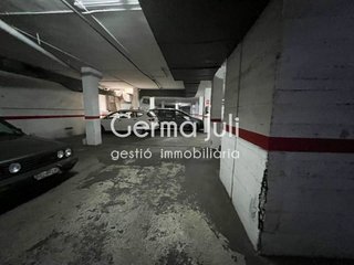 Garaje en venta en Centre en Badalona