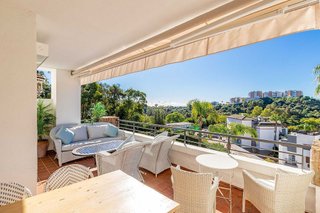 Piso en venta en Los Arqueros-Puerto del Almendro en Benahavís