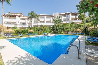 Piso en venta en Los Arqueros-Puerto del Almendro en Benahavís