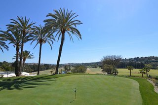 Casa adosada en venta en Nueva Andalucía centro en Marbella