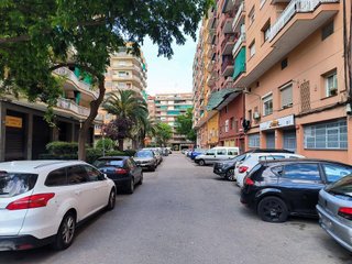 Garaje en venta en Artigas - Llefià en Badalona