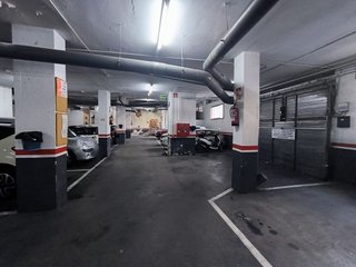 Garaje en venta en Artigas - Llefià en Badalona