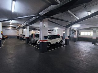 Garaje en venta en Artigas - Llefià en Badalona