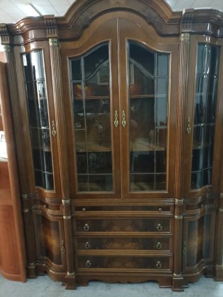 Mueble vitrina salón madera