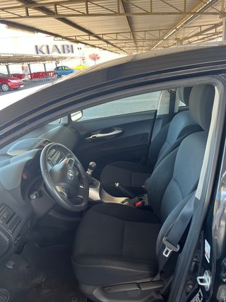 Toyota Auris Negro
