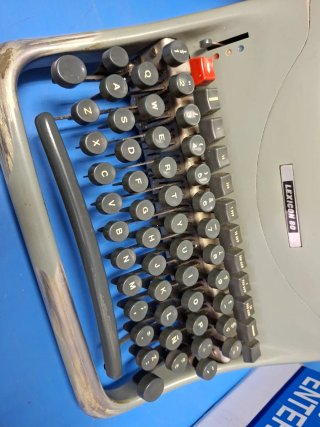Máquina de escribir Hispano Olivetti Lexicon 80