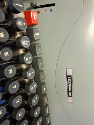 Máquina de escribir Hispano Olivetti Lexicon 80