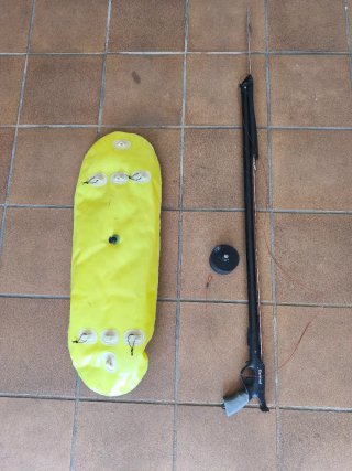 Fusil y boya pesca submarina Cressi