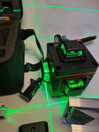 Nivel Láser 360° 4 Líneas + Accesorio