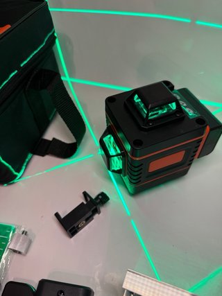 Nivel Láser 360° 4 Líneas + Accesorio