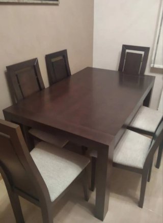 Sillas de comedor beige y marrón