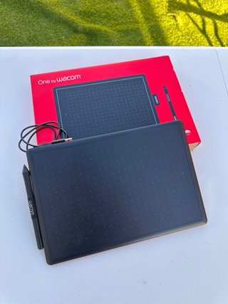 Tableta gráfica Wacom One Medium (CTL-672) en muy