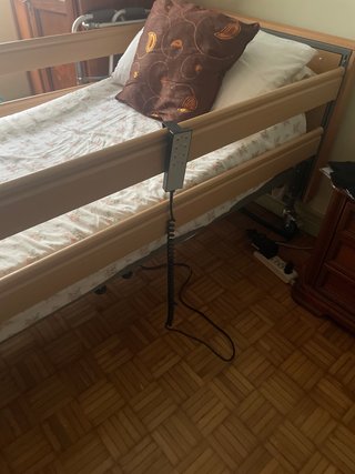 Letto per anziani in legno (nuovo)