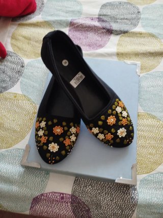 Manoletinas bordadas talla 38
