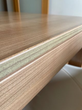 Mesa de comedor de madera