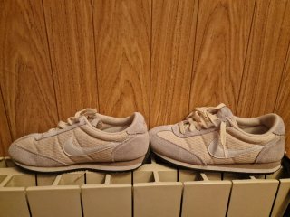 Zapatillas Nike Beige y Blanco y rosa clarito