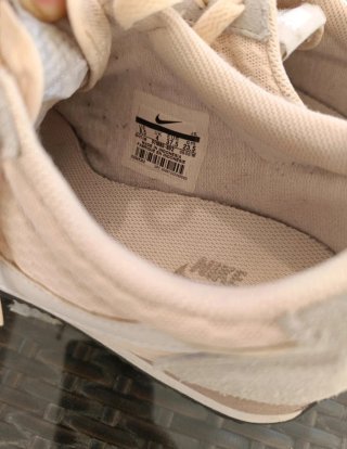 Zapatillas Nike Beige y Blanco y rosa clarito