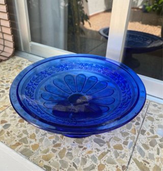 Centro de mesa azul de cristal antiguo