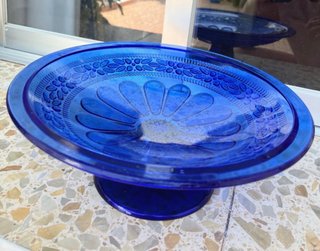 Centro de mesa azul de cristal antiguo