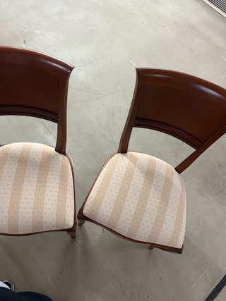 Juego de 2 sillas antiguas de madera