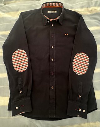 Camisa chico T.42 azul, detalles en cuello-coderas
