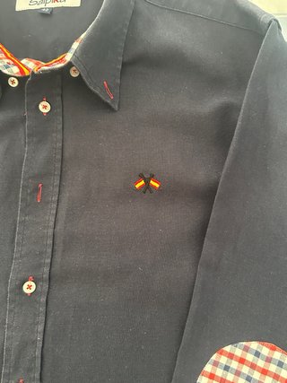 Camisa chico T.42 azul, detalles en cuello-coderas