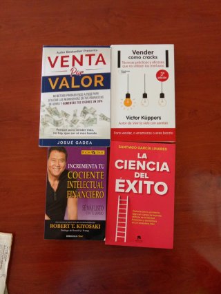 4 libros de ayuda financiera.
