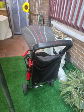 Triciclo infantil con toldo y arnés