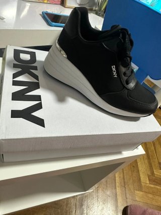 Zapatillas DKNY Mujer Cuña Negra Blanca