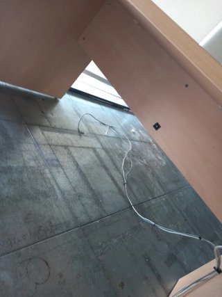 Mesa de oficina de madera color beige