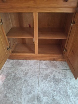 Vitrina rústica de madera y cristal