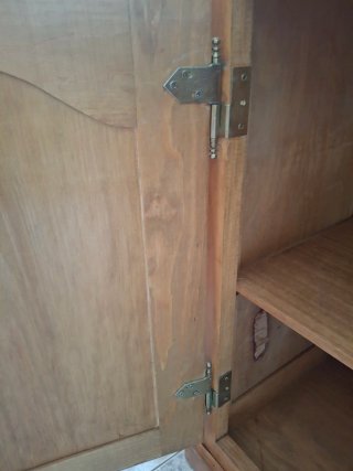 Vitrina rústica de madera y cristal