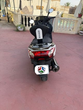 Kymco Superdink 125cc Maxi Scooter