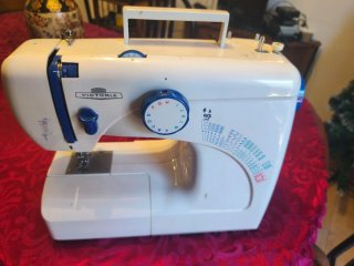 Máquina de coser Victoria