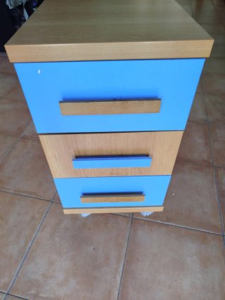 Mesita auxiliar madera buen estado