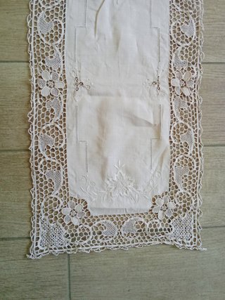 Centrino in pizzo beige