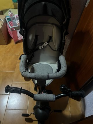 Triciclo infantil gris