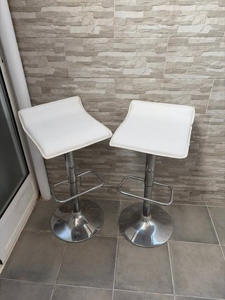 2 Taburetes Altos Blancos