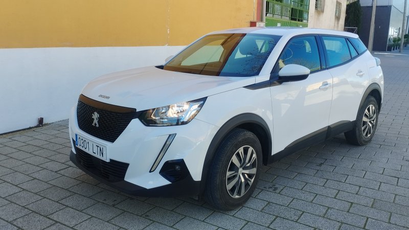 Peugeot 2008 2022, 110CV, CON NAVEGADOR - foto 1