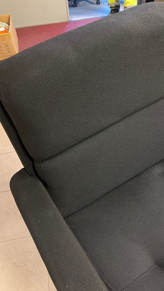 Sillón de dirección tapizado negro.Sistema sincros