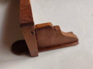 Estante de madera antiguo pequeño