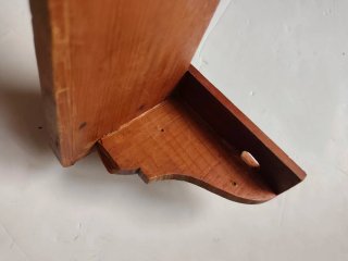 Estante de madera antiguo pequeño