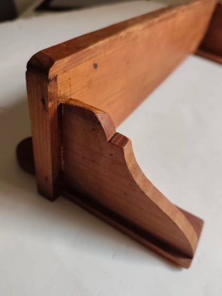Estante de madera antiguo pequeño