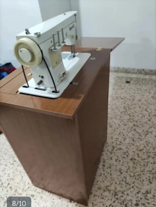 Máquina de coser Vigorelli con mueble