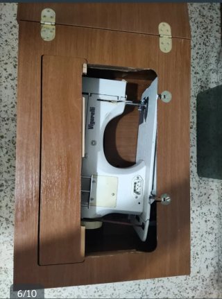 Máquina de coser Vigorelli con mueble