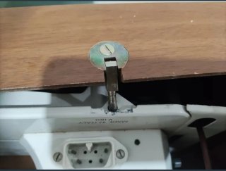 Máquina de coser Vigorelli con mueble