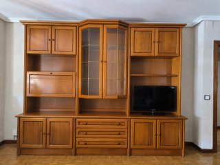 Mueble de salón madera y cristal