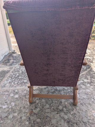 Silla mecedora de madera.