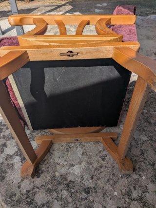 Silla mecedora de madera.