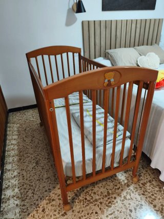 Cuna de madera vintage con osito + accesorios!